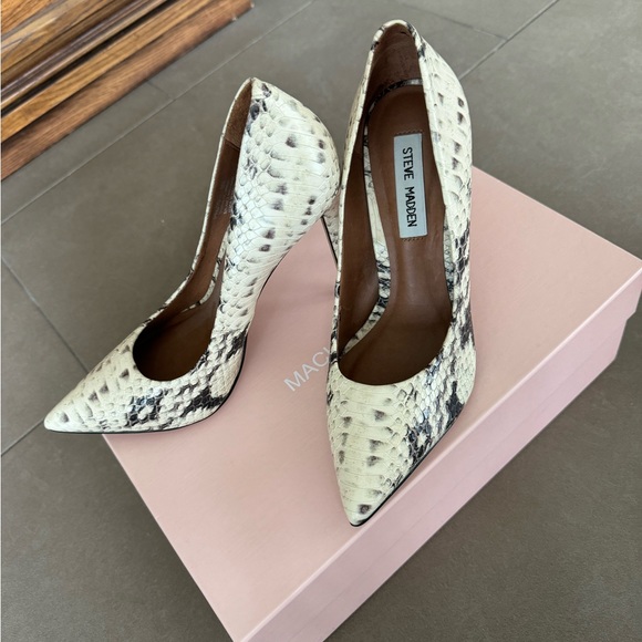 Steve Madden Snakeskin Pumps - Picture 5 of 5